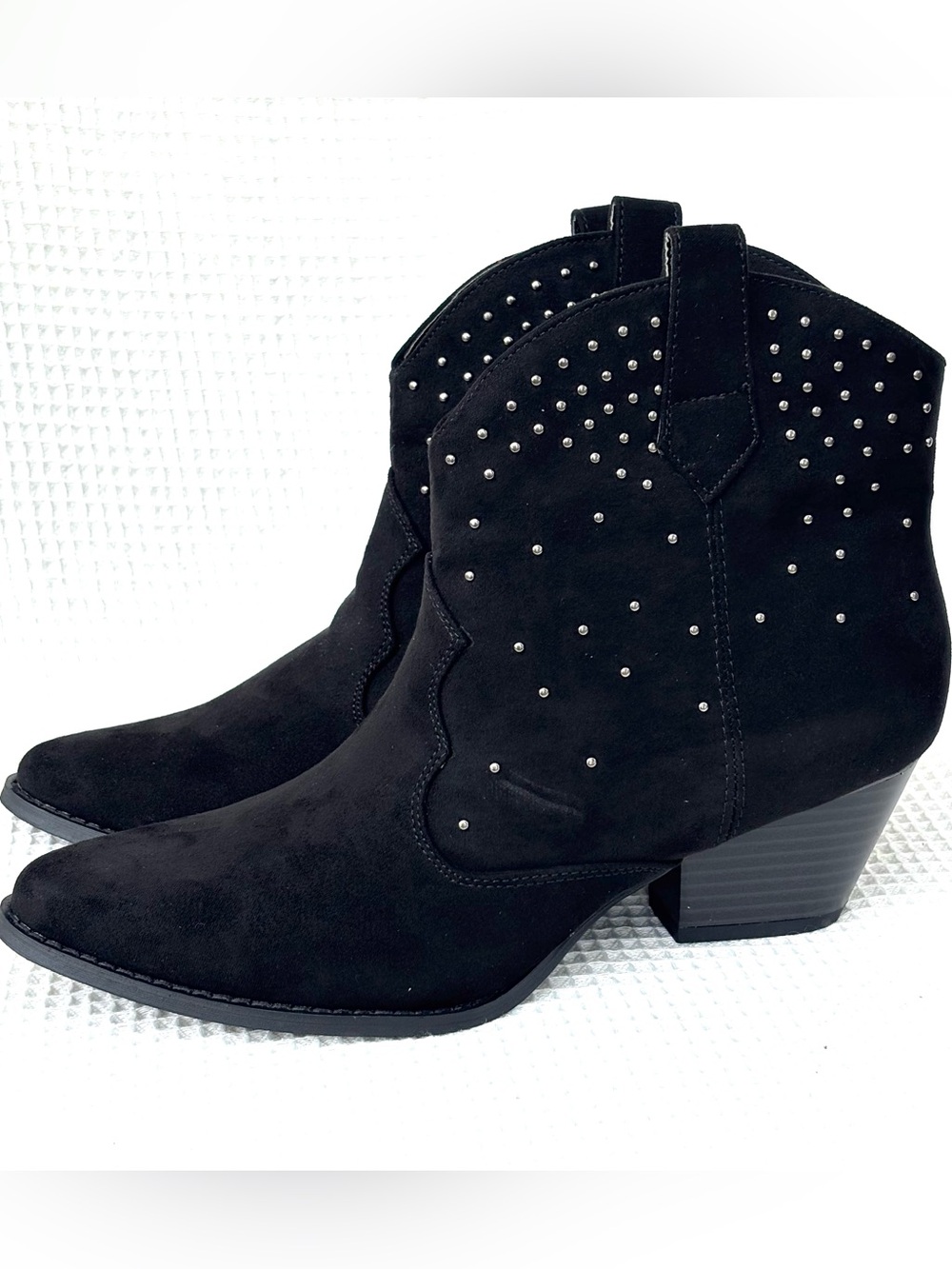 NEW with Box Roebuck & Co. Women’s Black Studded Ankle Boots Sz 8.5 M